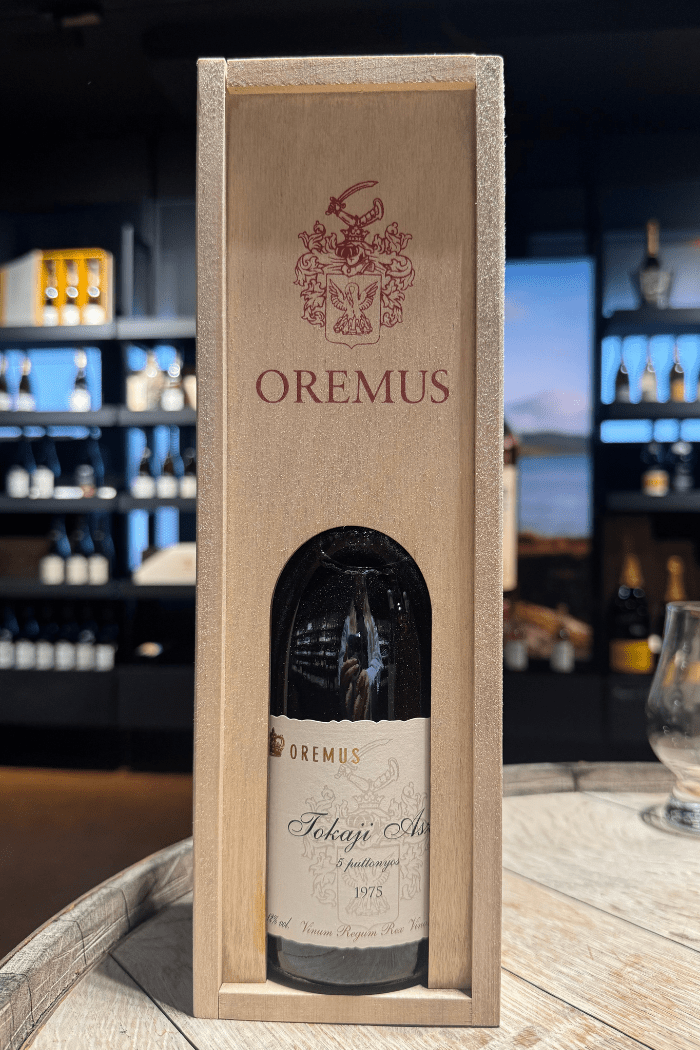 1975 Oremus Tokaji Aszú 5 puttonyos - í trékassa - Sante.is